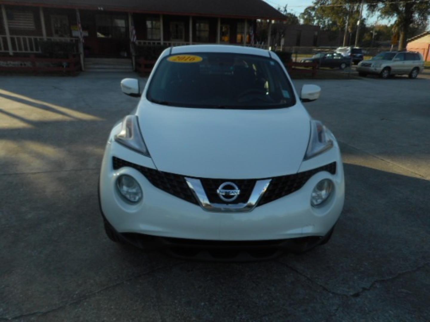 2016 WHITE NISSAN JUKE S; SL; SV; NISM (JN8AF5MR5GT) , located at 10405 Abercorn Street, Savannah, GA, 31419, (912) 921-8965, 31.988262, -81.131760 - Photo#1